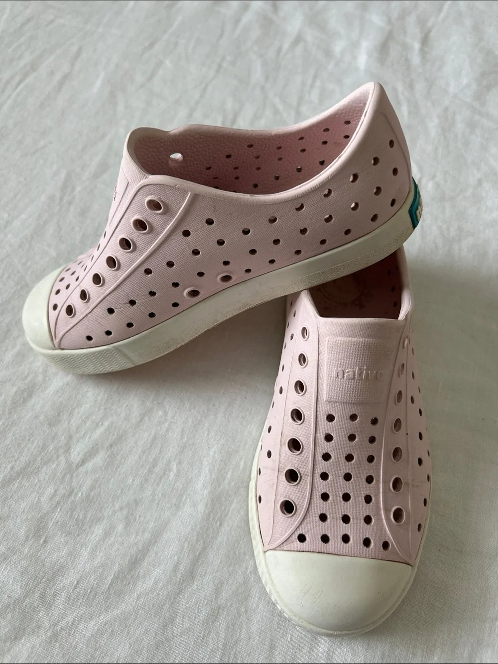 Native Jefferson Kids Water Shoes in Pale Pink with White Toe, Sz.C12. Good Con.